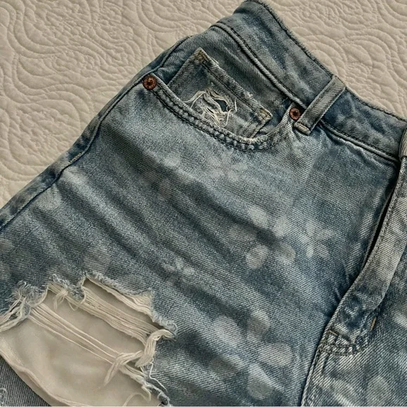 American Eagle Outfitters Distressed Denim Shorts Size 4 - Picture 3 of 16